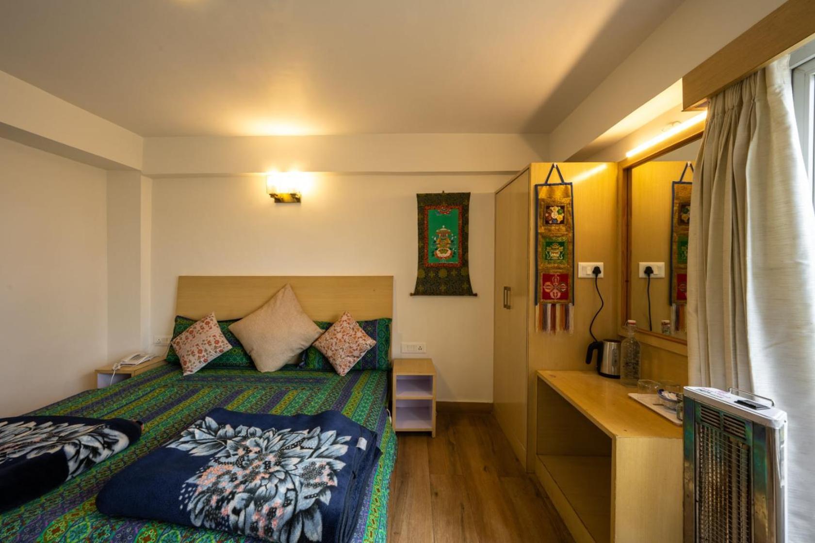 לינה וארוחת בוקר Jispa Gemoor Khar- Manor House מראה חיצוני תמונה