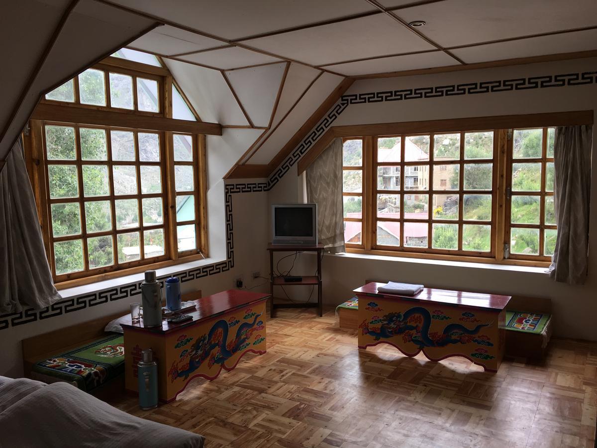 לינה וארוחת בוקר Jispa Gemoor Khar- Manor House מראה חיצוני תמונה